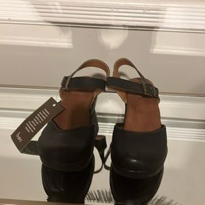 B.O.C CLOGS brand new size 7